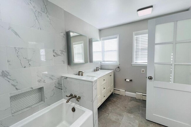 Building Photo - 3900 Laurel Rd