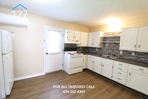 Building Photo - Updated 2BR with Private Entry, Spacious Yard, & Washer and Dryer Included