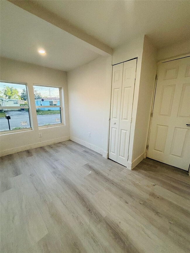 Building Photo - 1116 W 32nd St