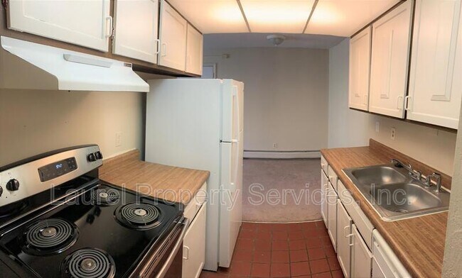 Building Photo - 1300 Golden Cir