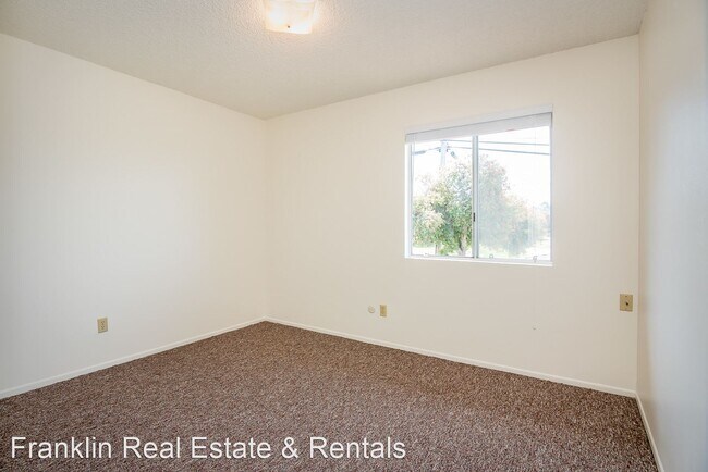 Building Photo - 2 br, 1.5 bath House - 755 Pacific Apt #3