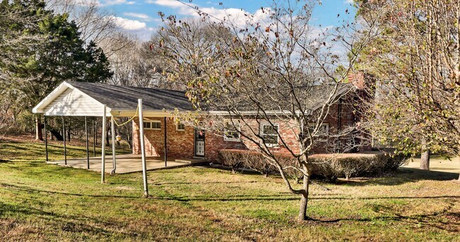 Building Photo - 780 Rossview Rd