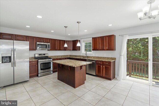 Building Photo - 132A Pineview Ave