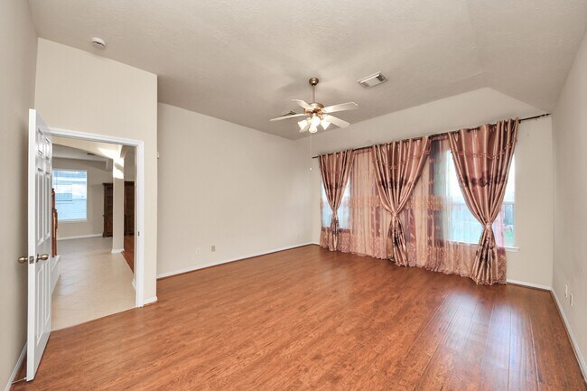 Building Photo - 822 Glen Abbey Dr