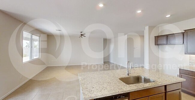 Building Photo - 2050 E Piedmont Pl