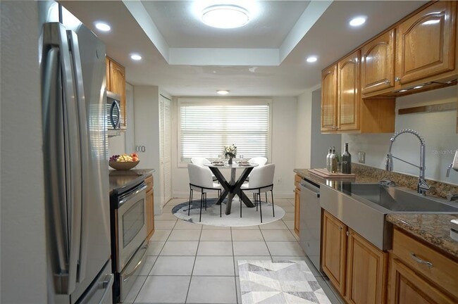 Building Photo - 5301 Carrollwood Meadows Dr
