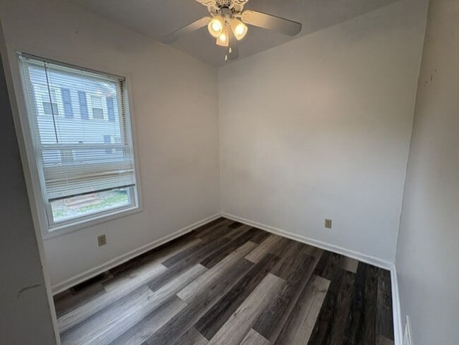 Building Photo - 631 Viewpoint Ave