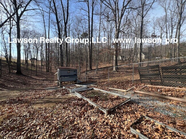 Building Photo - Peaceful Retreat with Outdoor Space-Botetourt County