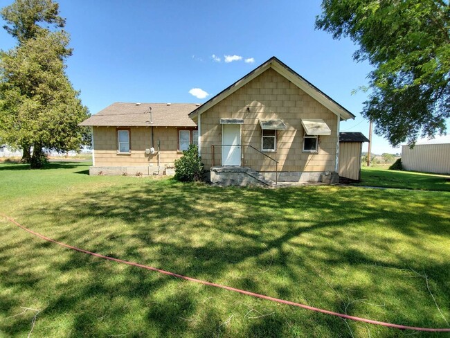 Building Photo - 3 Bedroom Home