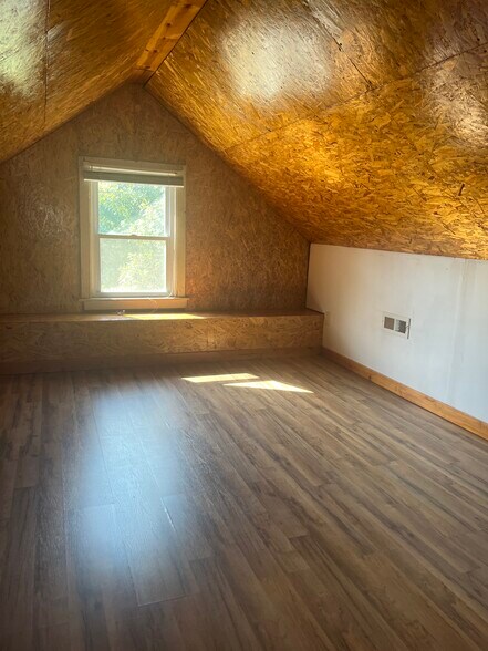 Building Photo - 2417 Woodland Ave