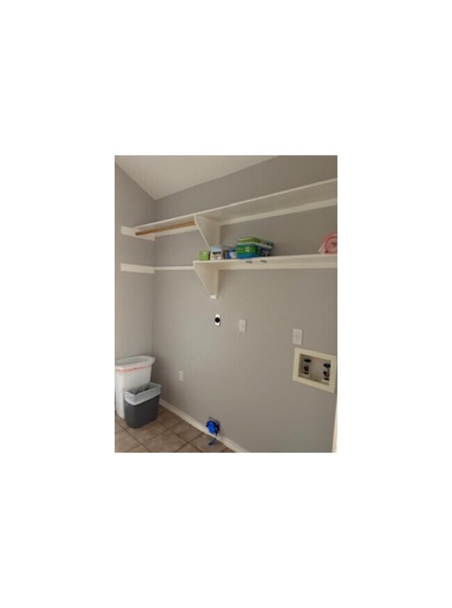 Building Photo - 2024 Lima Loop