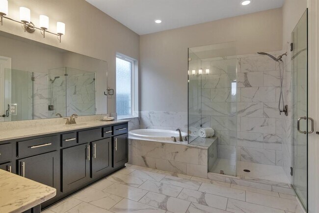 Building Photo - 7100 Trissino Dr