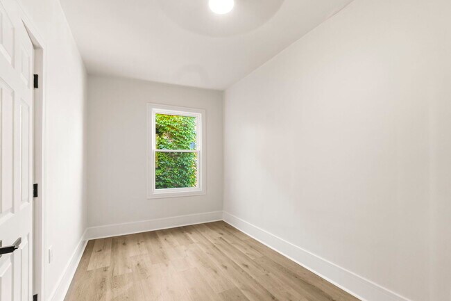 Building Photo - 2112 S Drake Ave