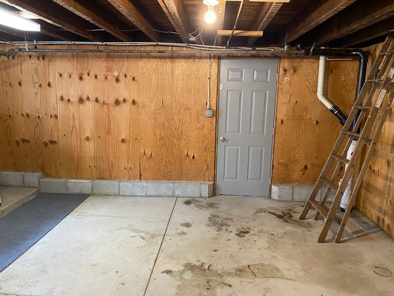 Building Photo - 317 3rd St