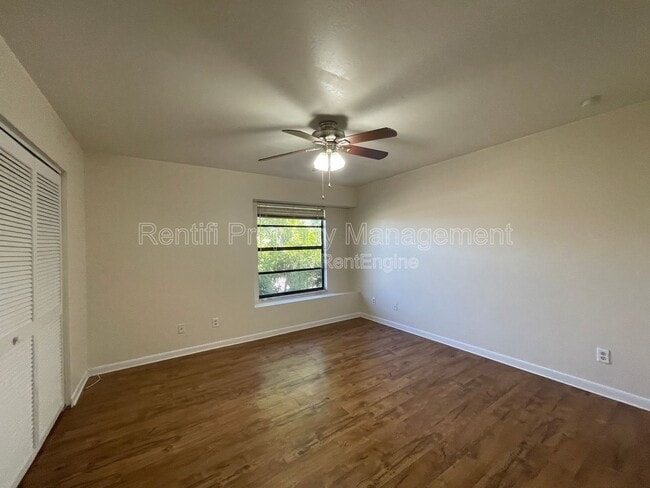 Building Photo - 2131 Crystal Dr