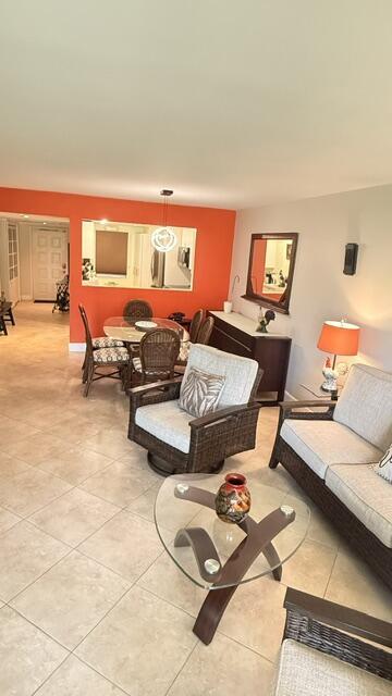 Building Photo - 4031 N Cypress Dr