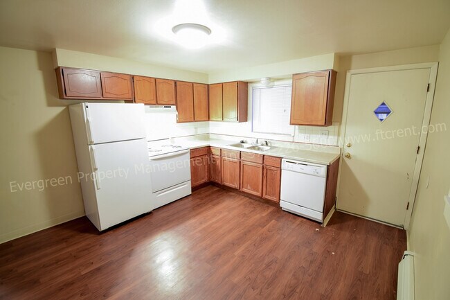 Building Photo - 3006 Sunset Dr