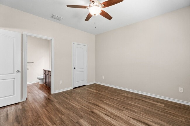 Building Photo - 807 Hamilton Pk Dr