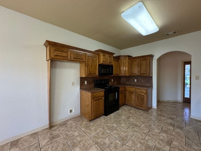 Building Photo - * Move-In Special * Beautiful 4 Bed / 2 Bath Home in Fort Smith