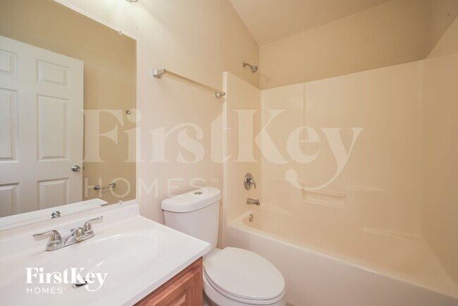 Building Photo - 317 Apartment St