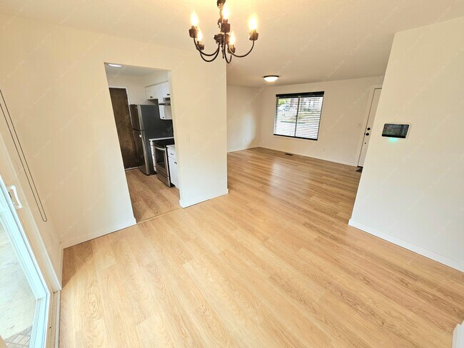 Building Photo - 7739 SE 101st Ave