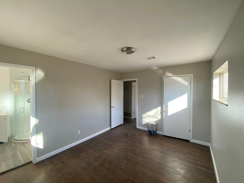 Building Photo - 3061 S Wolff St