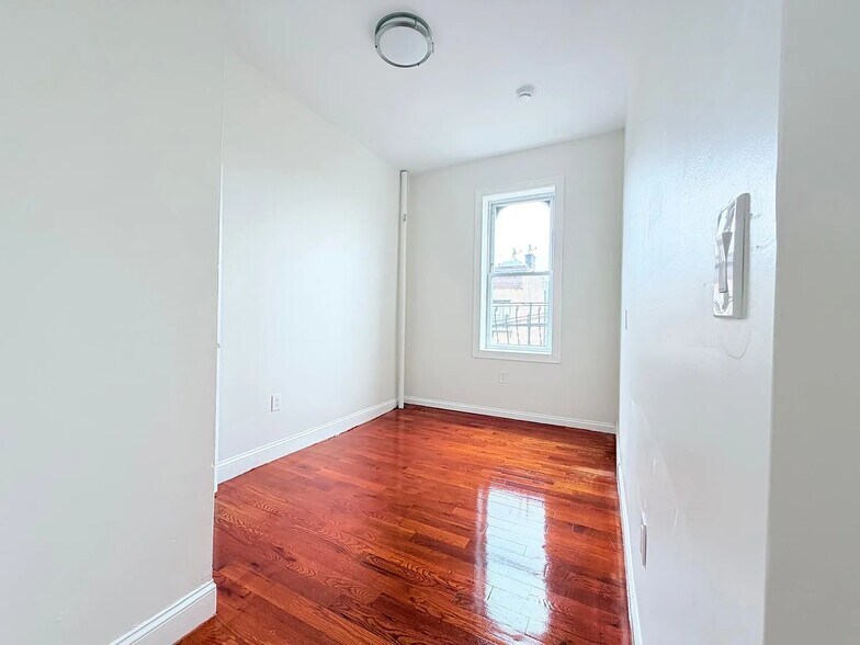 Building Photo - 5111 Palisade Ave
