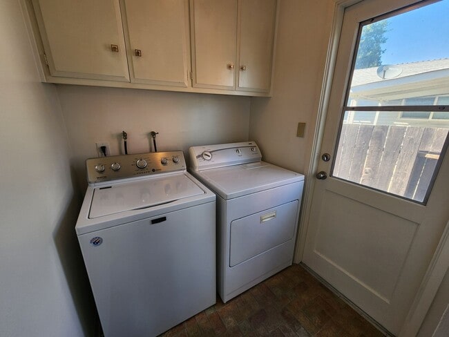 Building Photo - 2912 Notre Dame Dr