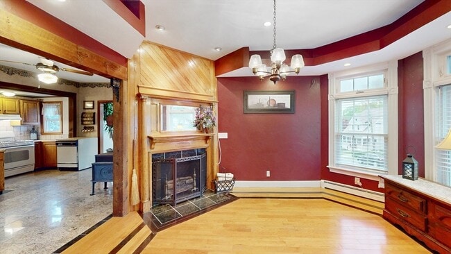 Building Photo - 654 Main St