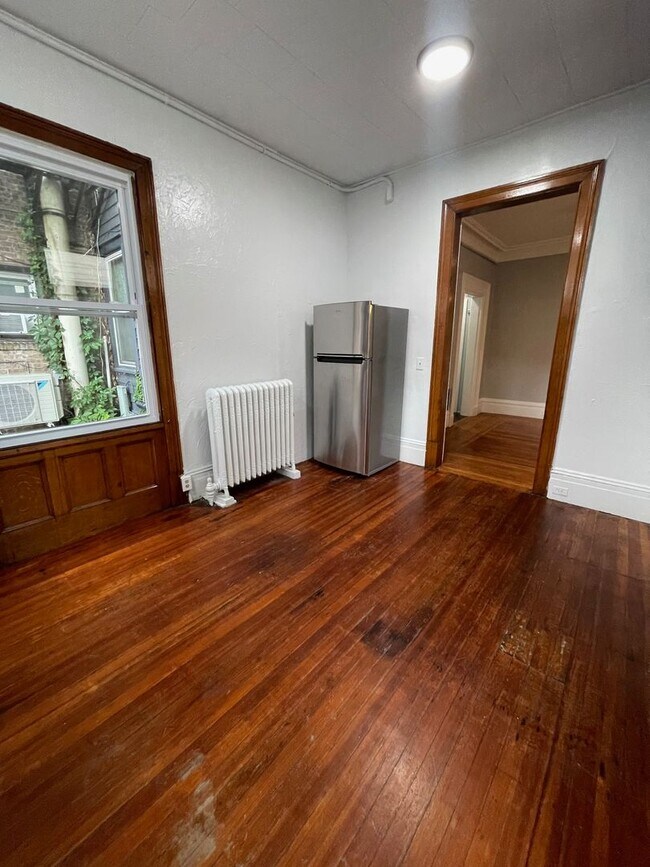 Building Photo - 151 Grand St