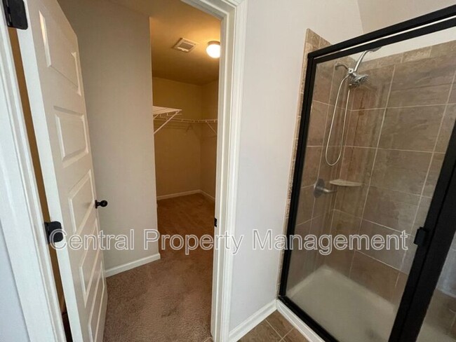 Building Photo - 514 W Holloway Dr