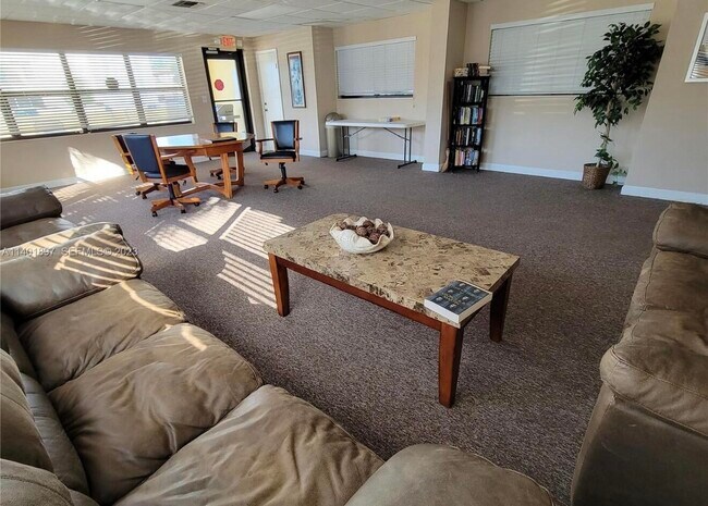 Building Photo - 801 N Ocean Blvd