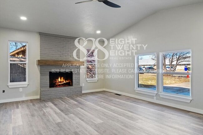 Building Photo - Beautiful 3 Bed/2 Bath Duplex Less Than 1 Mile from Campus!