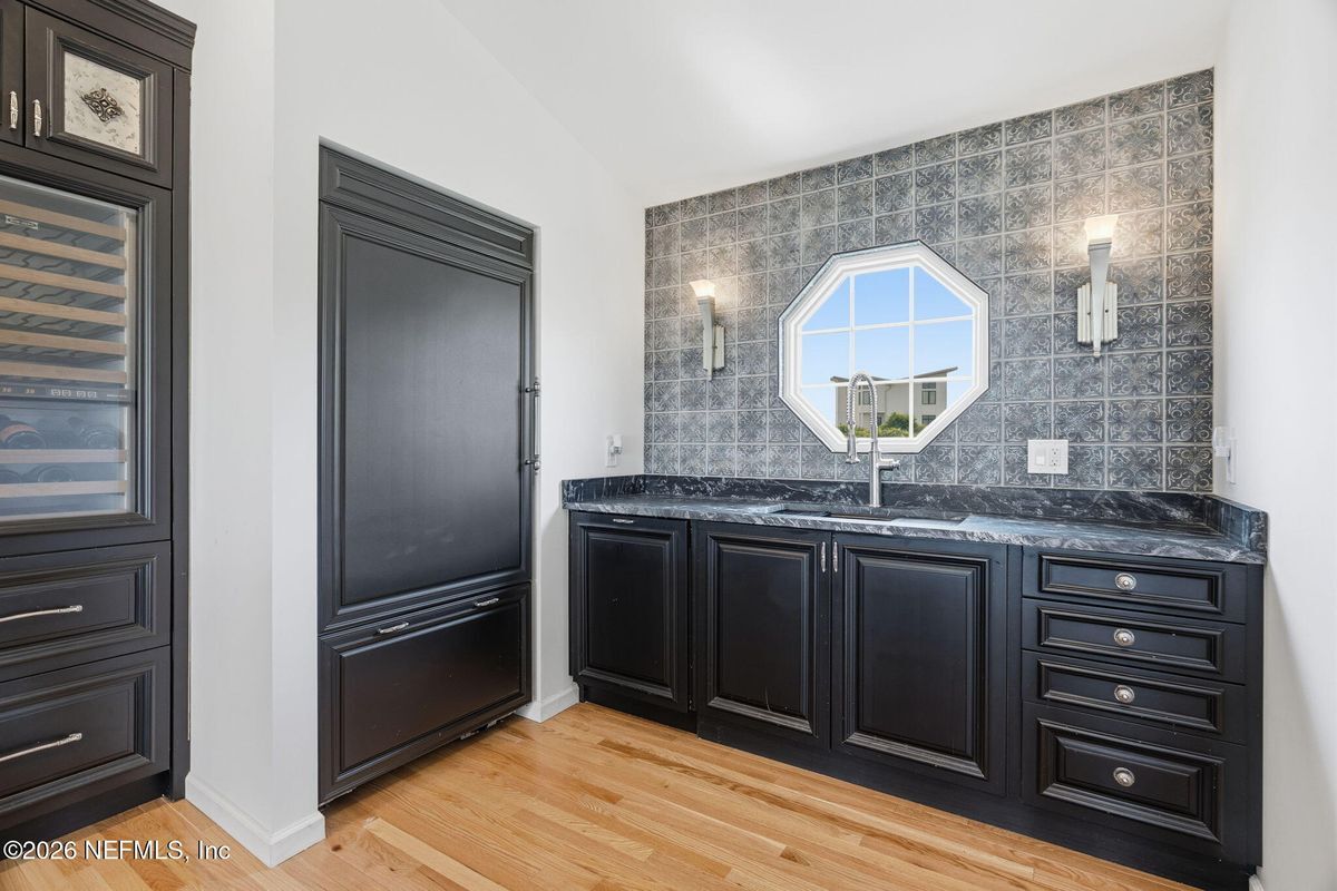 Building Photo - 149 Beachside Dr
