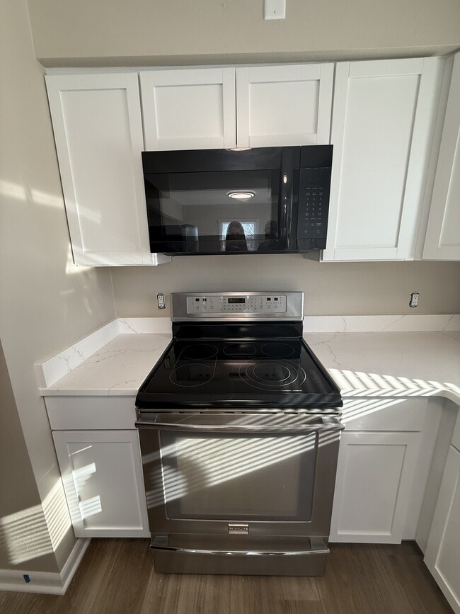 Building Photo - 1001 Caroline Terrace