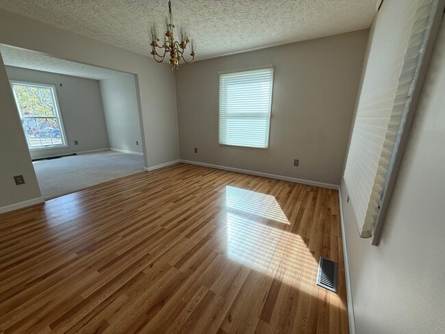 Building Photo - Updated 4 Bedroom, 2.5 Bath Home