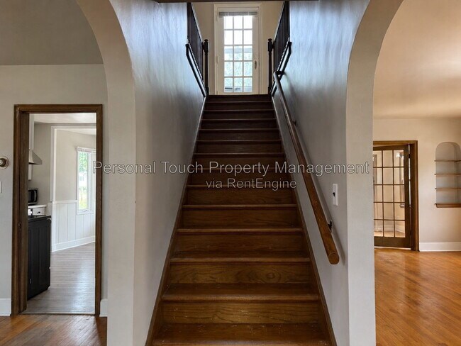 Building Photo - 704 8th St S
