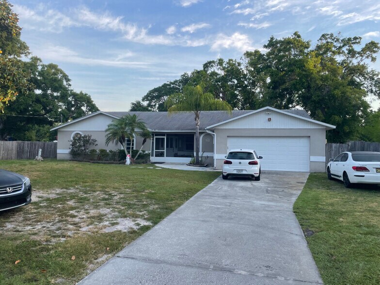 Building Photo - 8029 S Meadowview Cir