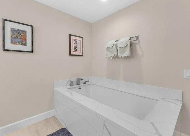 Building Photo - 910 Island Dr
