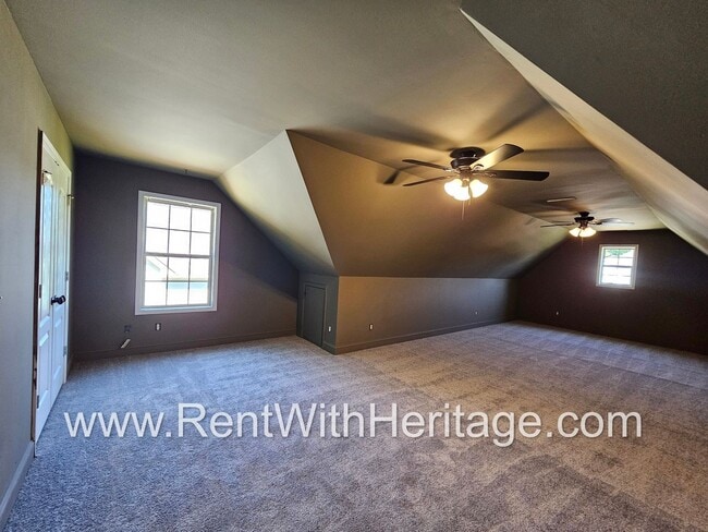Building Photo - Amazing 4 Bedroom/ 3 Bath Home / Attention...