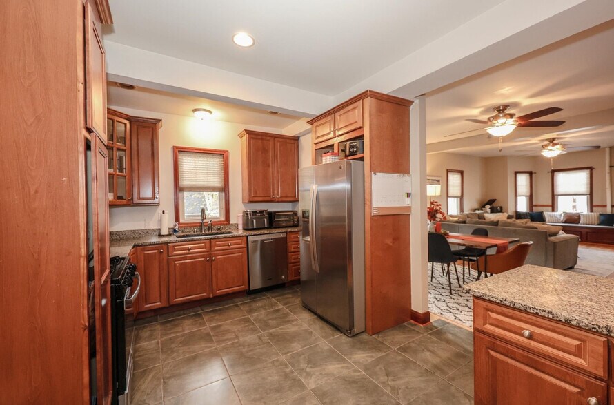 Building Photo - 331 E High St