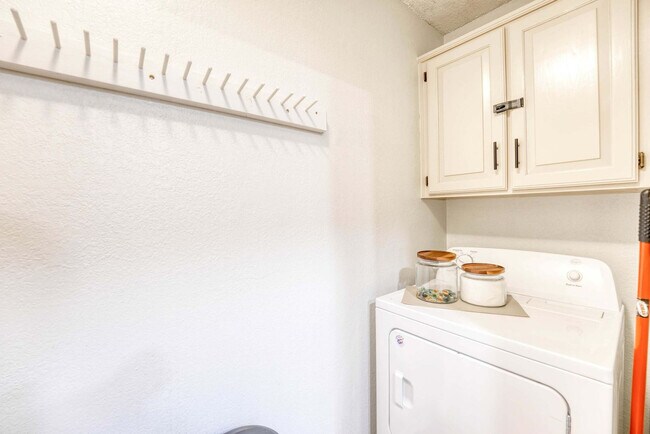 Building Photo - 3204 Cardinal Creek Cir