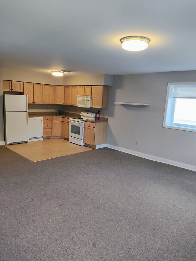 Building Photo - 13 E State St