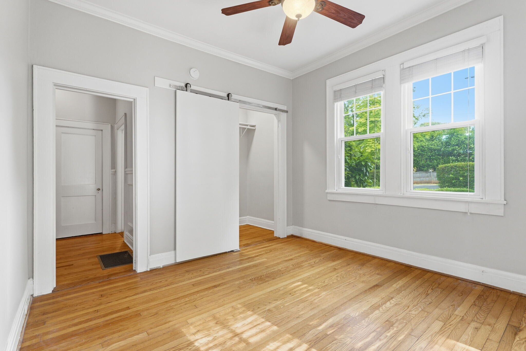 Building Photo - 916 Bromley Rd