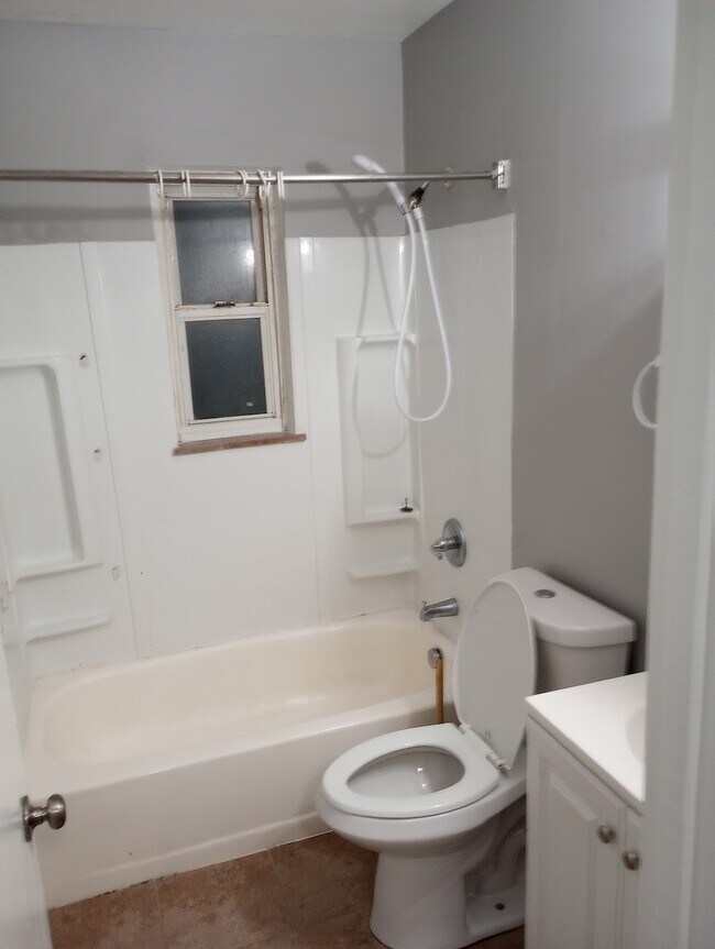 Building Photo - 2807 Sheldon Ave