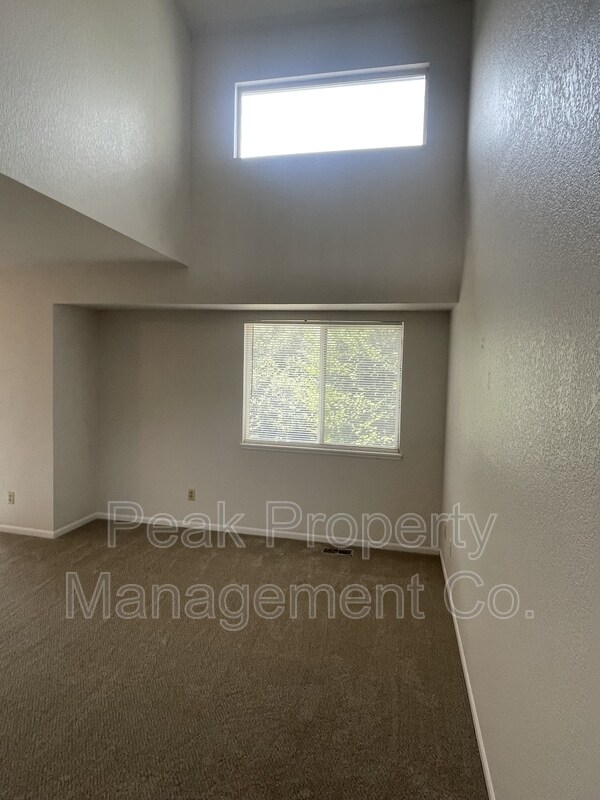 Building Photo - 1007 Cuerto Ln