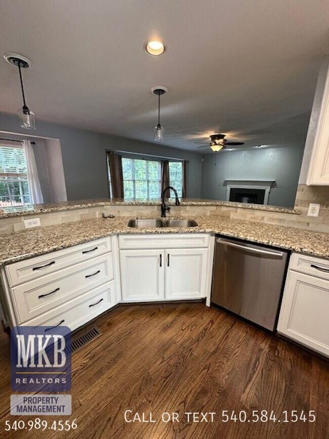 Building Photo - 6564 Monet Dr