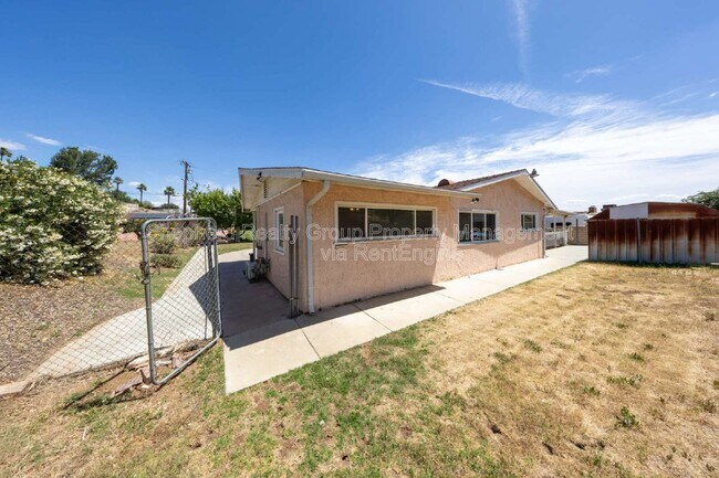 Building Photo - 6574 Valley Dr