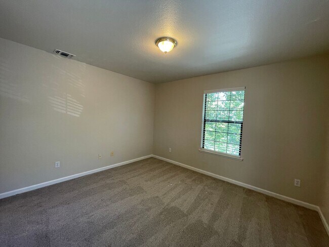 Building Photo - $1000 Moves You In, No Rent Until 8/1!!~Curtis Park Area, Huge 2x2 Duplex with Garage, Must See