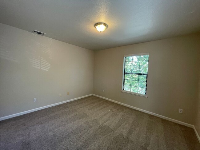 Building Photo - Exceptionally Roomy Upstairs 2 Bed 2 Bath Duplex! Dishwasher, Garage, Washer/Dryer Hookups
